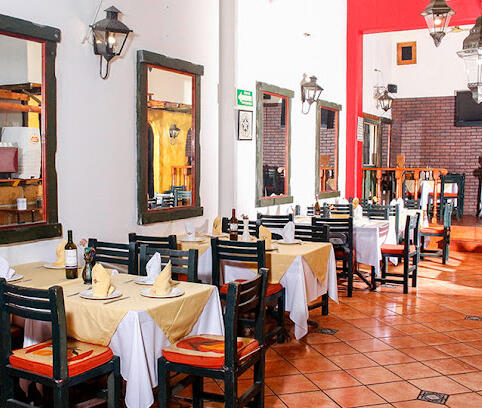 Interior y ambiente del Restaurante Las Tinajas en Ciudad de México